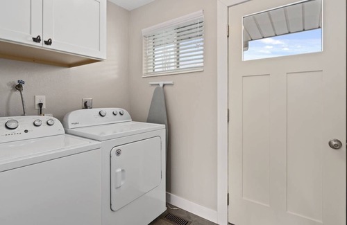 Orem House | Large Dining Area to Gather, 20 min to Sundance Ski Resort, 2 Kitchens, Close to Mall, BYU, UVU, BBQ