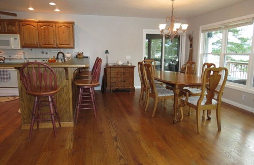 Santeetlah House | Large Family Friendly Lakefront House in Prime Location with Great Sunrise Views