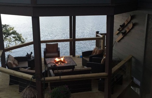 Santeetlah House | Large Family Friendly Lakefront House in Prime Location with Great Sunrise Views
