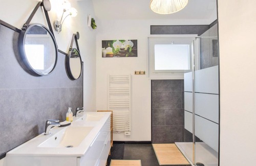 Hardinvast House | Large family friendly cottage with private garden.