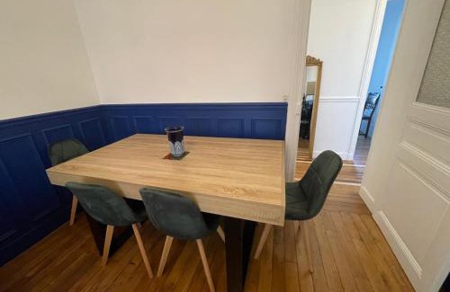Quartier de Javel Apartment | Large family typical Parisian Appartment