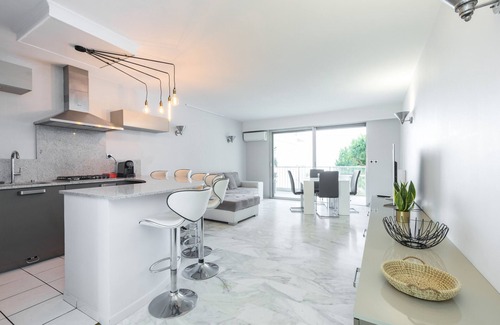 Saint-Laurent-du-Var Apartment | Large flat facing the Port - 2min from the beaches - Air conditioned