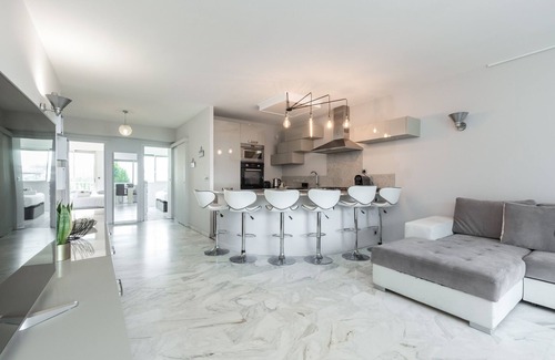 Saint-Laurent-du-Var Apartment | Large flat facing the Port - 2min from the beaches - Air conditioned
