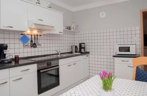 Polle Apartment | Large flat in Polle with garden and barbecue