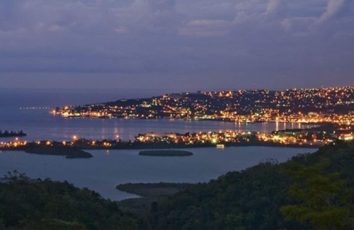 Reading Villa | Large, fully staffed villa with breathtaking water views & beach access!