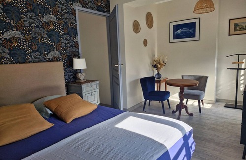 Briare Bed & Breakfast | Large Gîte with Parking and Pets Allowed