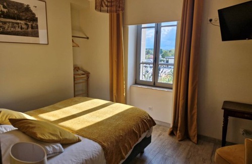 Briare Bed & Breakfast | Large Gîte with Parking and Pets Allowed