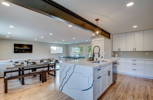 American Fork House | Large Group Getaway | Hot Tub, Games & Pickleball