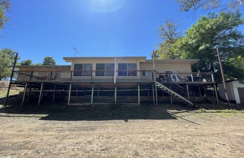 Indigo Shire House | Large home overlooking the Ovens River. Great boating & close to wineries.
