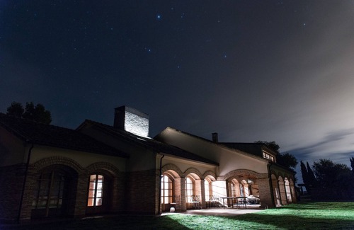 Almenara de Tormes Cottage | Large house for families up to 24 pax. 15 minutes from Salamanca. Barbecue, A/C and WIFI