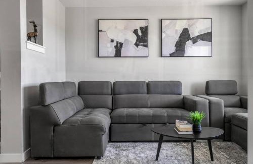 Calgary House | Large House Near Calgary Airport with Central AC, Double Car Garage Parking, Upgrade Stay, Netflix, Sleeps 8