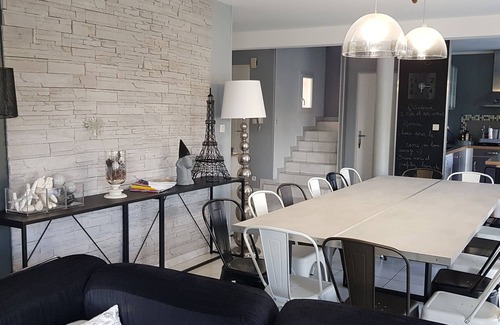 Saulon-la-Rue Villa | Large house with private garden and terrace, fully equipped for large groups
