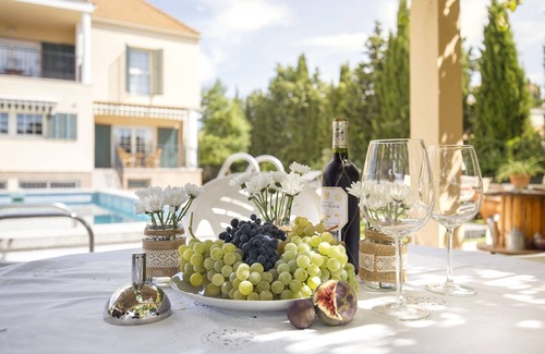 Parque de Cubillas House | Large house with pool, sports facilities and barbecue ideal for families