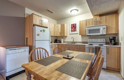 West Hills Apartment | Large In-Law Studio Apartment