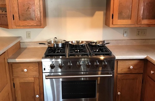 Butler Cabin | Large Log Cabin On 12 Private Acres With Fishing Pond Near Mohican State Park