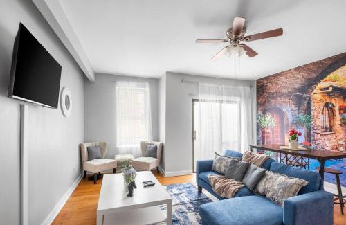 Graduate Hospital Apartment | Large Lovely Apt In Prime Area