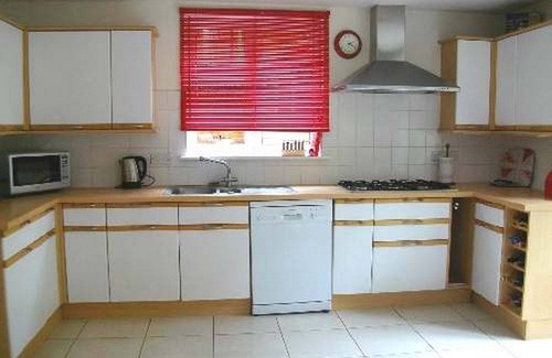 Canford Cliffs House | LARGE MANOR HOUSE which SLEEPS 16 in Branksome Park - HB4638