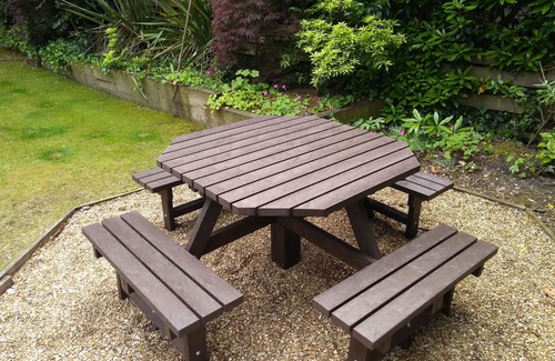 Canford Cliffs House | LARGE MANOR HOUSE which SLEEPS 16 in Branksome Park - HB4638