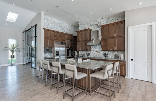 Sundown Manor House | Large Mansion + Guest House! Resort Pool,Pickleball Court. 9 bedrooms 18 beds
