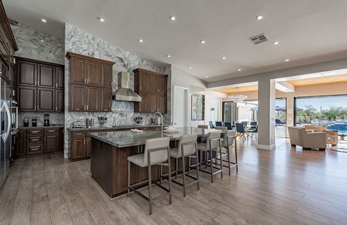 Sundown Manor House | Large Mansion + Guest House! Resort Pool,Pickleball Court. 9 bedrooms 18 beds