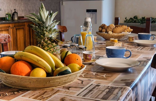 Gonnesa Apartment | Large modern hotel in the suburbs. Terrace, WiFi, conservatory low