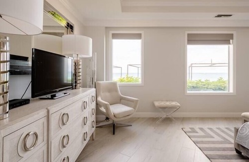 Seven Mile Beach Condo | Large Oceanfront Residence Located at The Ritz-Carlton, Grand Cayman