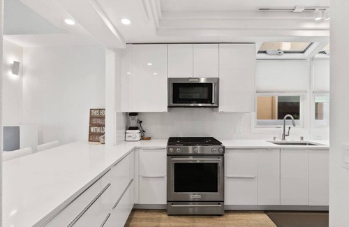 Balboa Island Apartment | Large, patio, grill, AC, dock, garage, linens