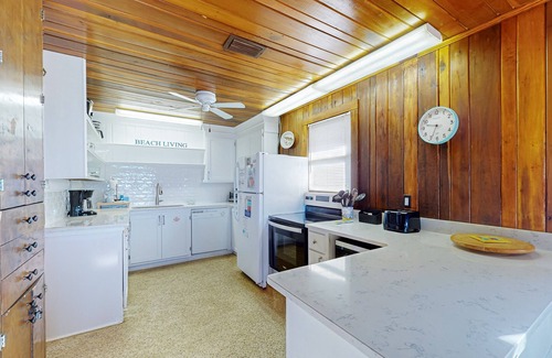 Bahama Beach House | Large, snowbird friendly beachfront home with fast WiFi - steps to sand
