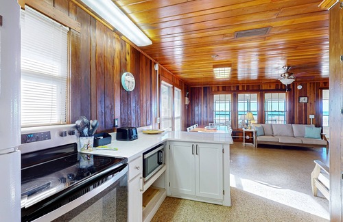 Bahama Beach House | Large, snowbird friendly beachfront home with fast WiFi - steps to sand