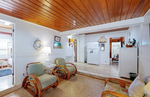 Bahama Beach House | Large, snowbird friendly beachfront home with fast WiFi - steps to sand