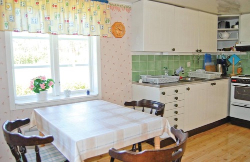 Algaras House | Large, spacious wooden house in a quiet location about 500 meters from Lake Sisjön.