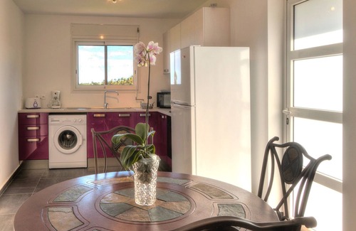 Saint-Pierre De La Reunion Apartment | Large studio in an idyllic setting of a private residence in Saint-Pierre