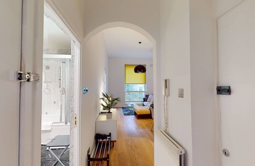Belsize Apartment | Large stylish 1bed located 1 min from tube station