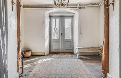 Eskilstuna Municipality Villa | Large Stylish Charming House With Big Garden