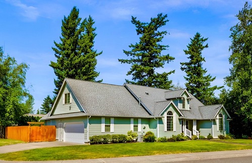 Everson House | Large Traveler friendly 3 bedroom Rambler minutes to amenities!