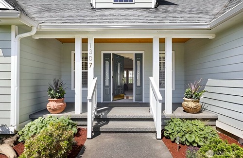 Everson House | Large Traveler friendly 3 bedroom Rambler minutes to amenities!