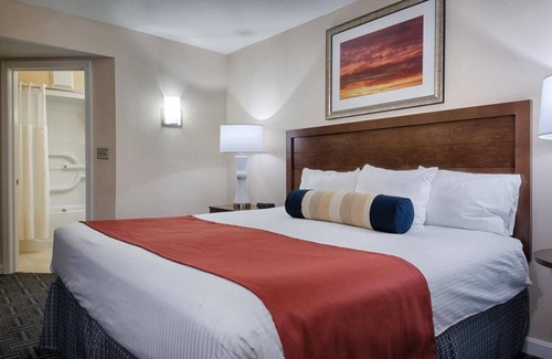 The Point Resort | Large Two Bedroom resort steps from Long Wharf, Downtown Newport