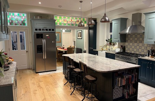 Walpole House | Large Victorian house, surrounded by parks, cafes, shops & accessible transport