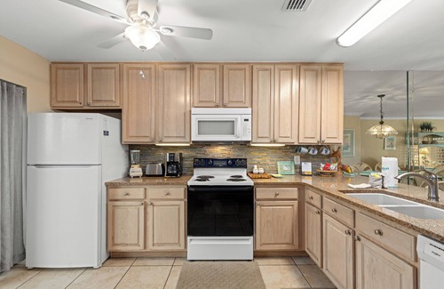 Biltmore Beach Condo | Largo Mar 166 * 3 Bed, 3 Bath * Beachfront 3-story Paradise