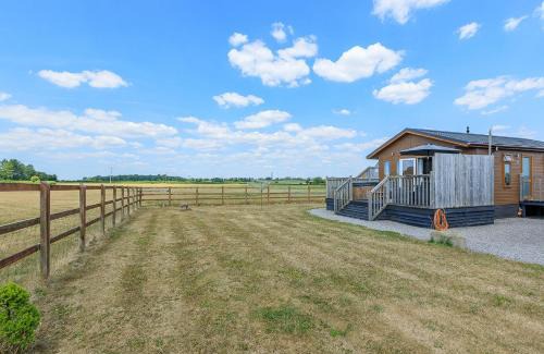 Somerton Resort | Larkrise Farm Lodges