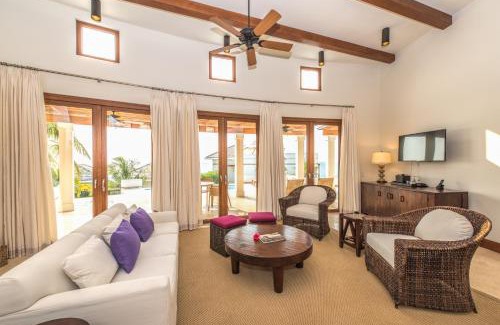 Pristine Bay Resort | Las Verandas Hotel & Villas