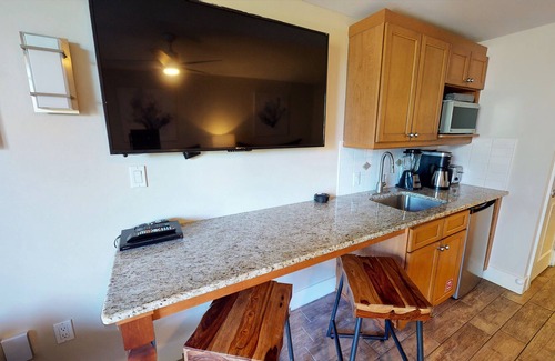 Baytowne Wharf Condo | Lasata 3407 ~ Stylish Studio in Baytowne Wharf ~ Beach Tram
