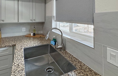 Beverly Green Apartment | LasVegas,3BR,Book,Strip,Convention,SemaShow,CES26,LVCCwalkto,Sale,wifi,pool