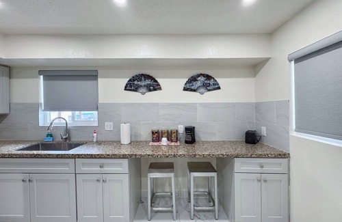 Beverly Green Apartment | LasVegas,3BR,Book,Strip,Convention,SemaShow,CES26,LVCCwalkto,Sale,wifi,pool