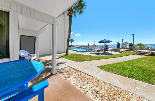 Fort Bay Apartment | Latitude 29 #25