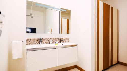 Black River Apartment | Latitude By Horizon Holidays