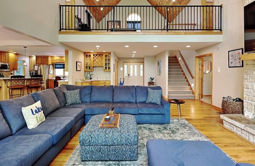 Thayerville House | Laurel Cove | Lakefront + Dock & Private Hot Tub!
