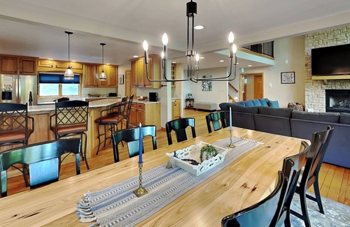 Thayerville House | Laurel Cove | Lakefront + Dock & Private Hot Tub!
