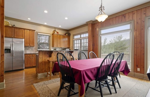 Big Canoe House | Laurel Ridge Den in Big Canoe with hot tub!