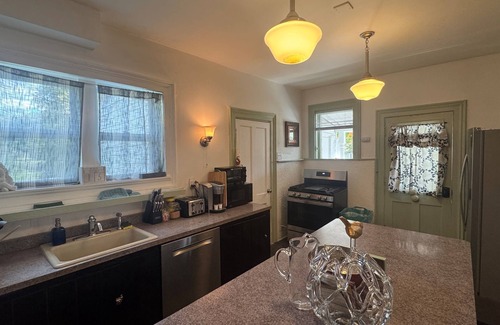 Laurens House | Laurens Manor - Charming 4 bedroom in the quaint Village of Laurens